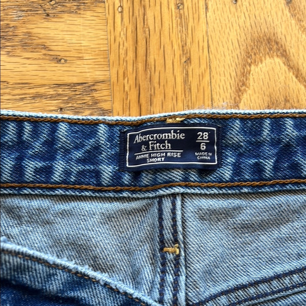 A&F High Rise Denim Shorts - Picture 3 of 4